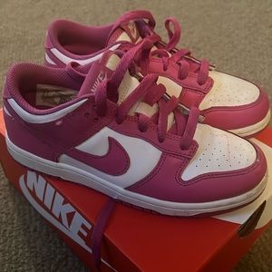 Girl Nike Dunks